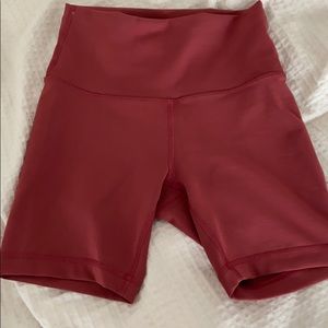 WUNDER TRAIN HIGH-RISE SHORT 6"